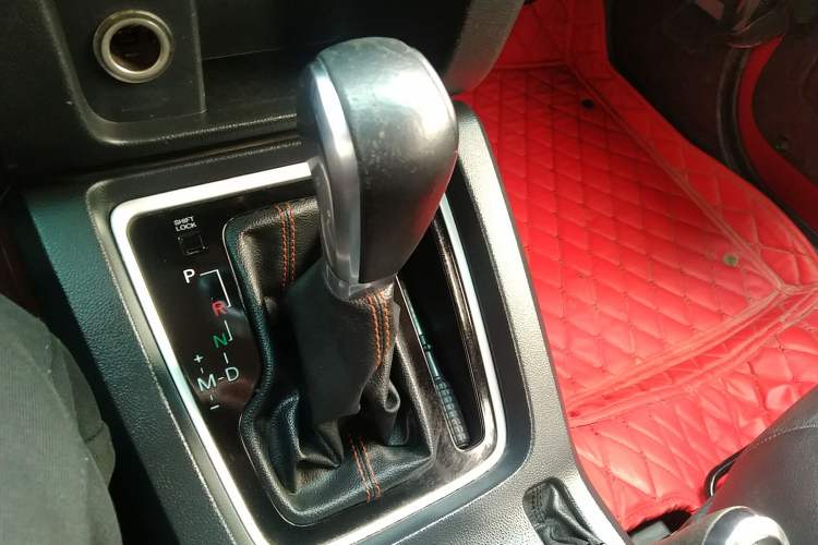 Used BAIC Off-Road BJ40 2016 2.3T Automatic Four-Wheel Drive Premium Edition Gear Lever