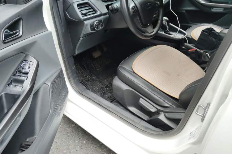 Used Ford Escort 2015 1.5L Automatic Fashion Model Driver Seat