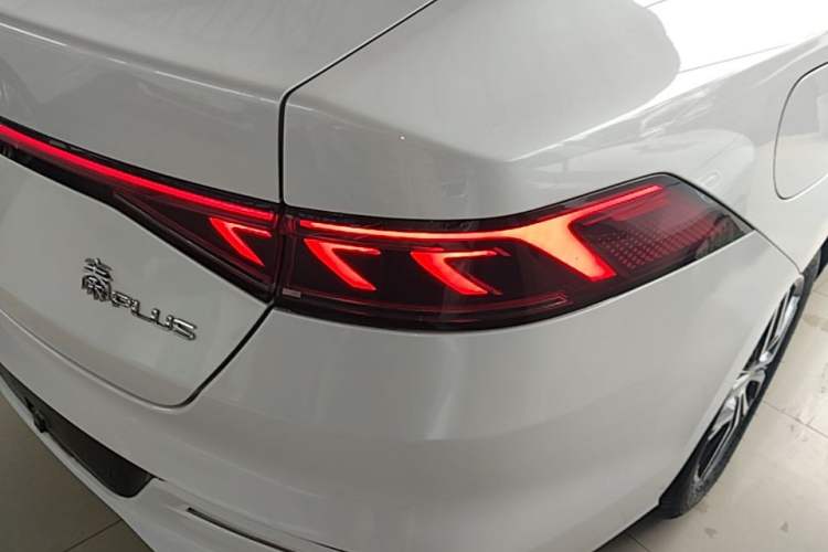 Used BYD Qin PLUS 2024 Honor Edition EV 420KM Leading Model
