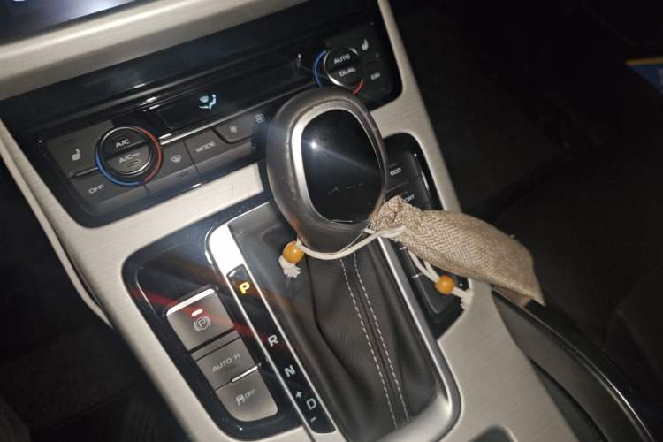 Used Geely Auto Emgrand X7 Sport 2018 1.8TD Automatic Two-Wheel Drive Smart 4G Connected Version
