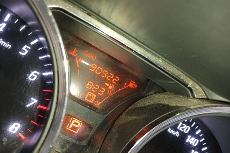 Used Nissan Livina 2015 1.6XE CVT Comfort Edition Odometer Close Up