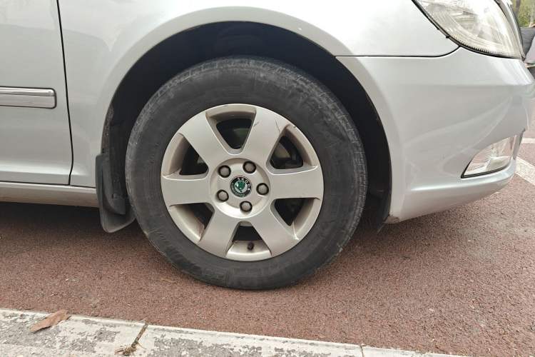 Used Skoda Octavia 2012 1.6L Automatic Yijun Edition Right Front Wheel Hub