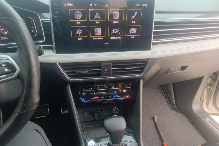 Used Volkswagen Tiguan L 2022 330TSI Automatic Two-Wheel Drive R-Line Enhanced Edition Audio And AC Panel