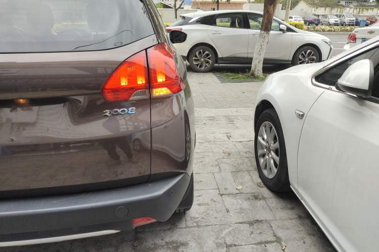 Used Peugeot 2008 2014 1.6L Automatic Navigation Edition
