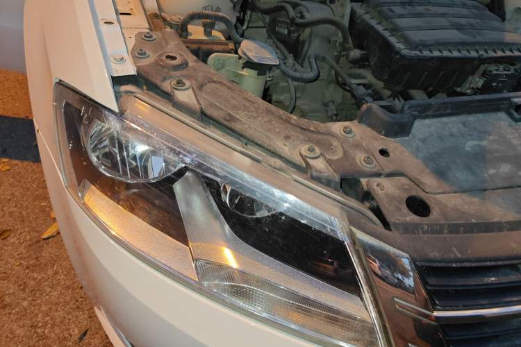 Used Volkswagen Lavida 2013 Restyled Classic 1.6L Automatic Comfort Edition Right Front Headlight