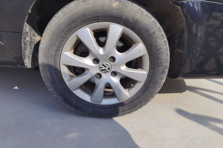 Used Volkswagen Santana Vista 2008 1.8L Manual Comfort Edition Right Front Wheel Hub