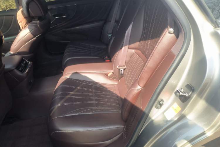 Used Lexus LS 2020 500h Luxury Edition China VI Standard Left Rear Seat