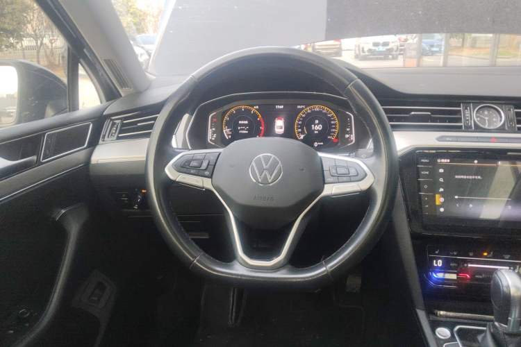 Used Volkswagen Magotan 2021 330TSI DSG 30th Anniversary Edition Steering Wheel