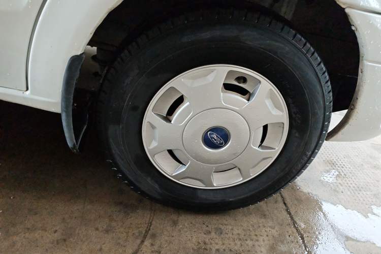 Used Ford Transit Custom 2019 2.2T Standard Version Short Wheelbase Mid-Roof 7-Seater China VI compliant Right Front Wheel Hub