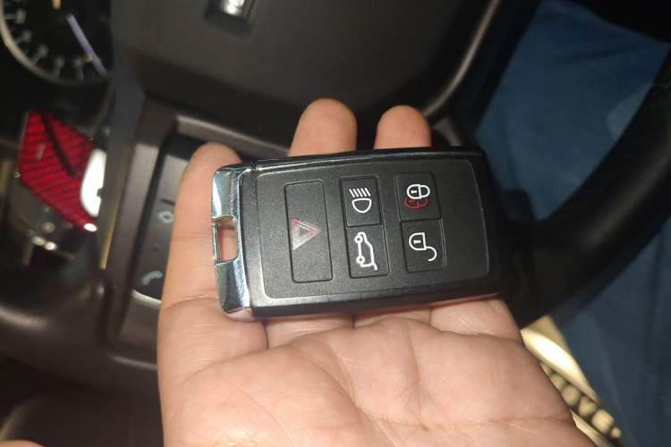 Used Land Rover Discovery 2023 300PS S Vehicle Key