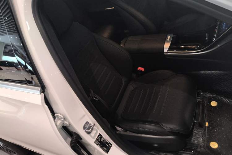 Used Mercedes-Benz C-Class 2024 Restyled C 260 L Sport Edition Right Front Seat