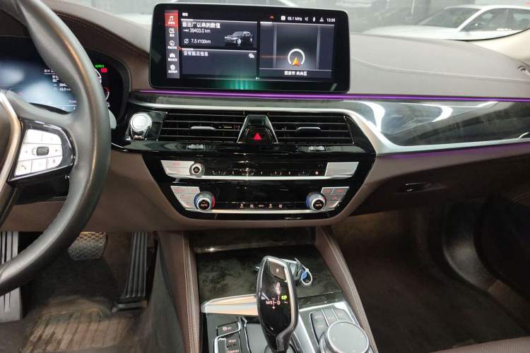 Used BMW 5 Series 2022 Second Facelift 525Li Luxury Package Audio And AC Panel