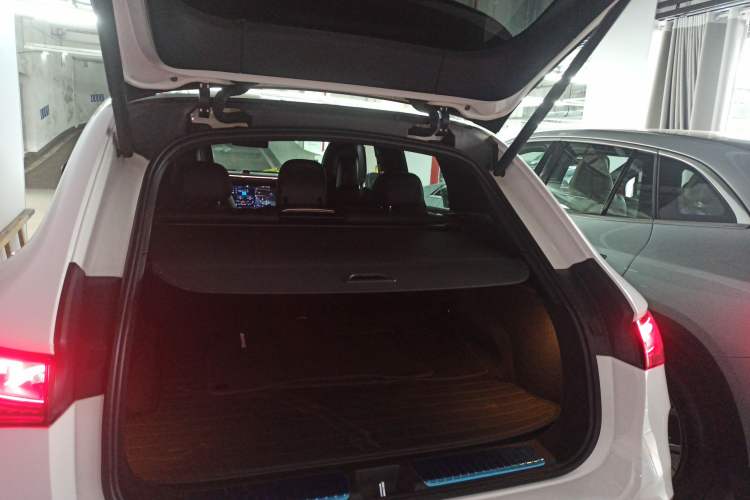 Used Mercedes-Benz EQE SUV 2024 350 4MATIC Pioneer Edition Trunk