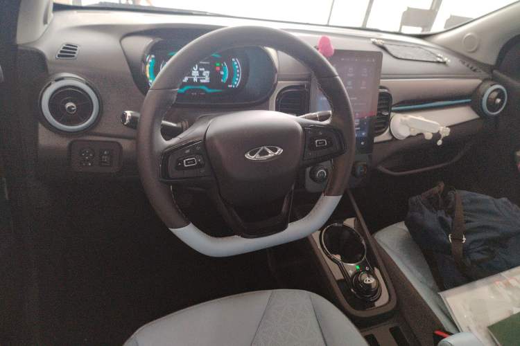 Used Chery Little Ant 2024 Revised Version Youth Edition 251 km True Love Edition 25.05 kWh Center Console