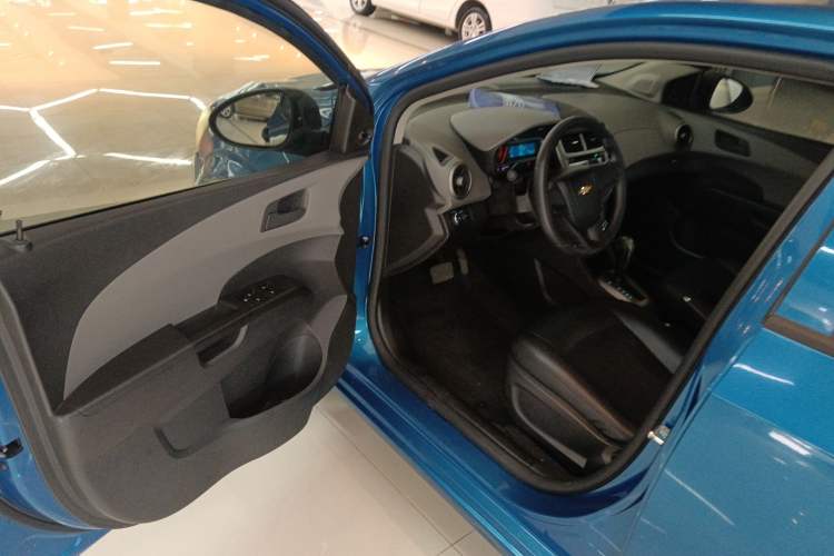 Used Chevrolet Aveo Sonic 2014 Sedan 1.4SL AT Fashion Edition
