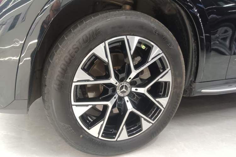 Used Mercedes-Benz GLC 2023 Facelift GLC 260 L 4MATIC Luxury Version 7-Seater
