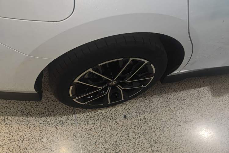 Used CHANGAN UNI-V iDD 2024 Blue Whale Smart Electric iDD 136km ZhiKu Model
