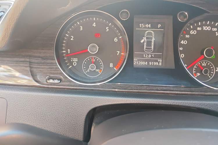 Used Volkswagen Magotan 2012 Facelift 1.8TSI Prestige Model Odometer Close Up