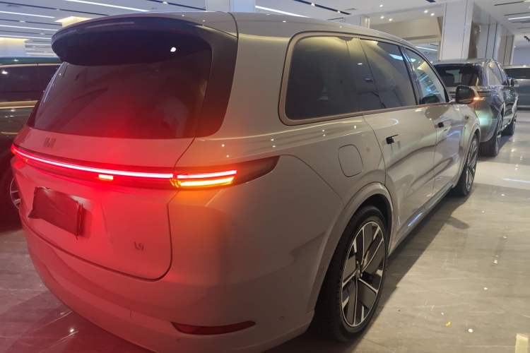 Used Li Auto L9 2025 Ultra Smart Refreshed Edition Rear Right 45 Deg