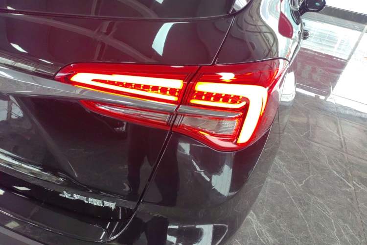 Used Buick Envision 2020 20T Two-Wheel Drive Luxury Model Right Rear Taillight