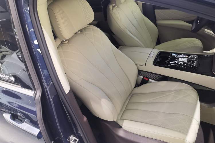 Used Denza D9 2025 DM-i Intelligent Drive 1020 Four-Wheel Drive Flagship Model