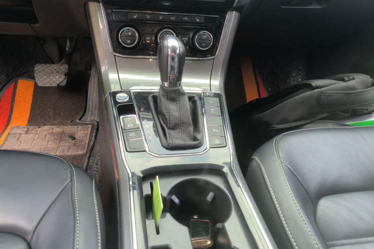 Used Volkswagen Passat 2017 330TSI DSG Luxury Edition Gear Lever