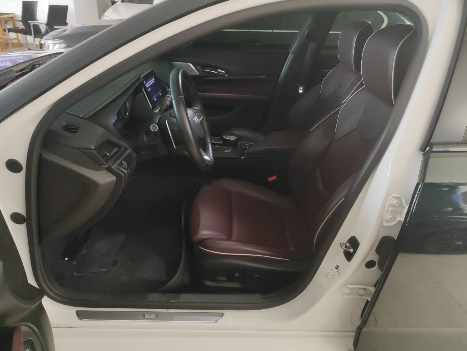 Переднее сиденье в автомобиле