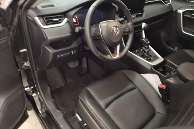 Used Toyota RAV4 2023 2.0L CVT Two-Wheel Drive Fashion Plus Edition
