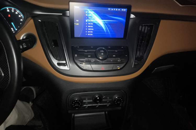 Used Soueast DX7 2015 1.5T Automatic Luxury Model Audio And AC Panel