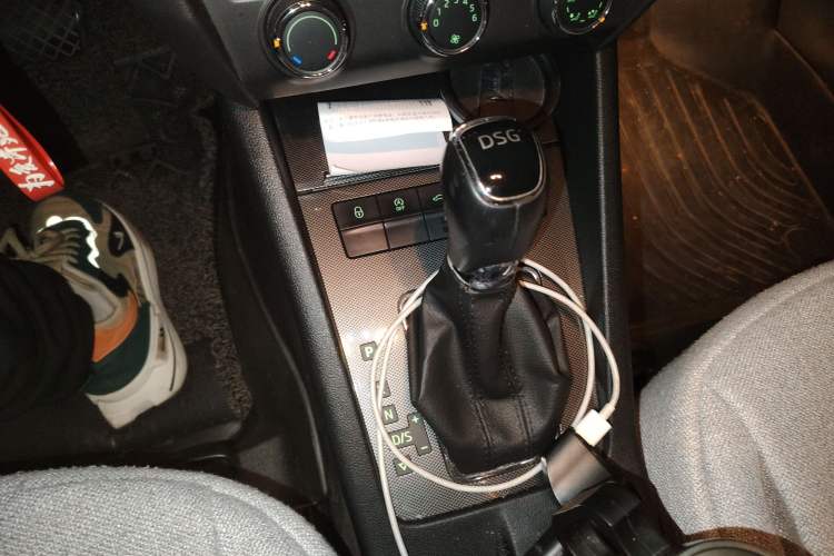 Used Skoda Octavia 2018 Station Wagon TSI280 DSG Luxury Edition Gear Lever