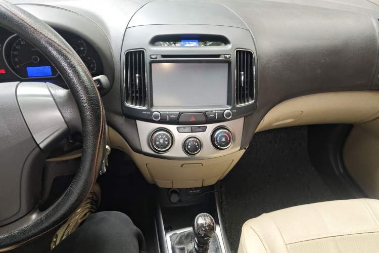 Used Hyundai Celesta 2011 1.6L Manual Luxury Model Audio And AC Panel