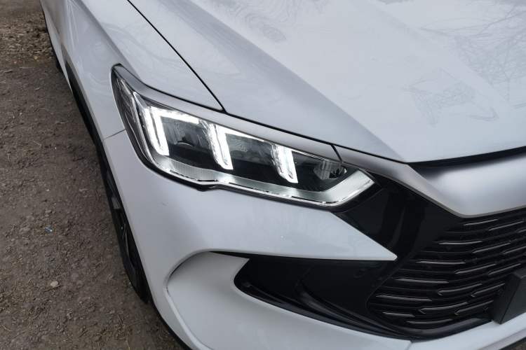 Used BYD Song Pro New Energy 2023 Champion Edition DM-i 110KM Beyond Model Right Front Headlight