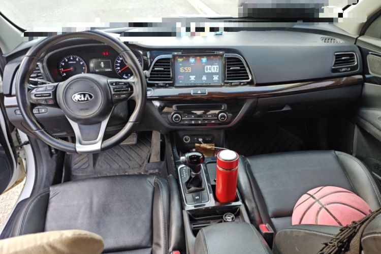 Used Kia K4 2014 1.8L Automatic DLX Center Console