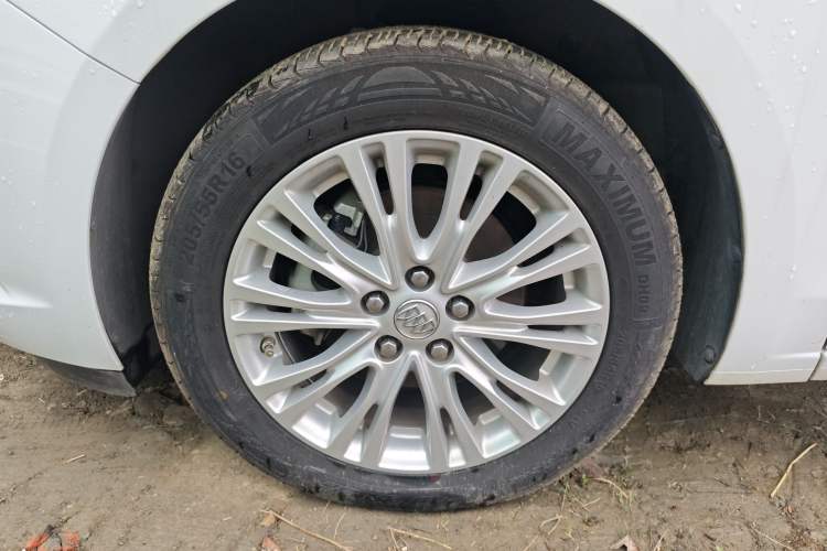 Used Buick GT 2017 15N Automatic Elite Version Left Front Wheel Hub