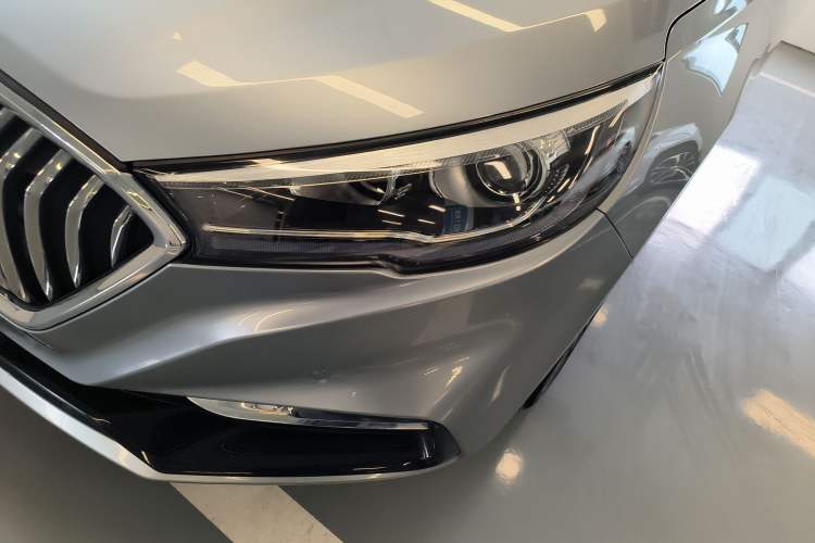 Used Hongqi H5 2020 1.8T Automatic Smart Connect Flagship Edition Left Front Headlight