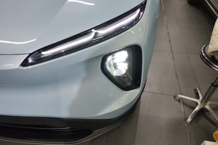 Used Nio ES6 2023 75 kWh Left Front Headlight