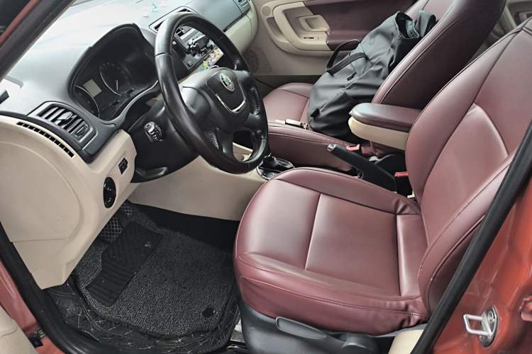 Used Skoda Fabia 2012 1.4L Automatic Crystal Edition Left Front Seat