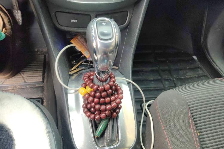 Used Buick Encore 2015 1.4T Automatic Two-Wheel Drive Urban Elite Version Gear Lever