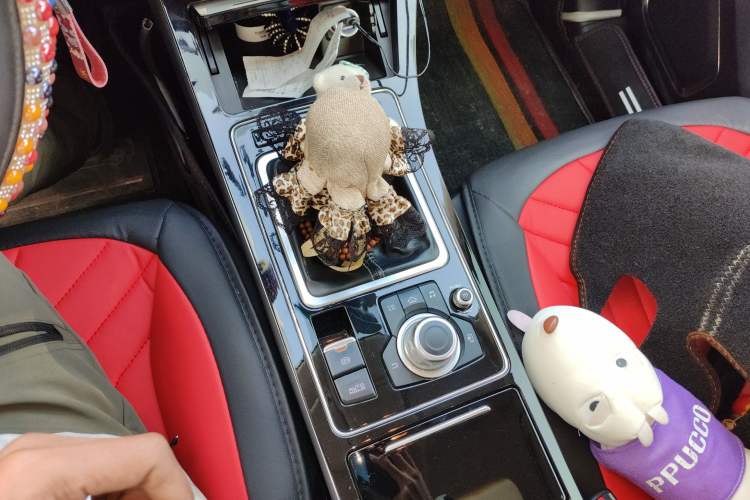 Used FAW Senya R9 2018 1.2T Manual Luxury Smart Edition
