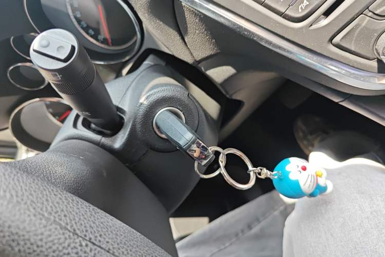 Used Buick Encore 2015 1.4T Automatic Two-Wheel Drive Urban Elite Version
