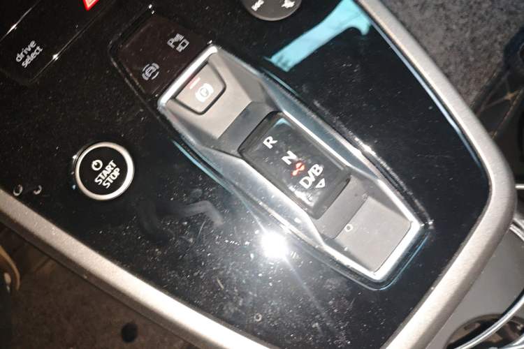 Used Audi Q5 e-tron 2023 40 e-tron Starry Edition Mecha Kit Gear Lever