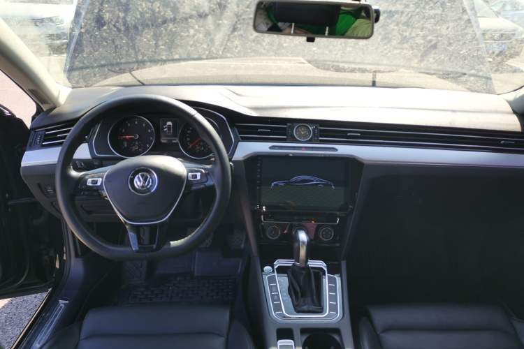 Used Volkswagen Magotan 2017 330TSI DSG Leading Model Center Console