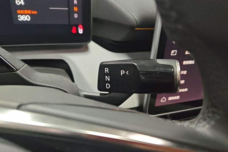 Used Polestar 4  Gear Lever