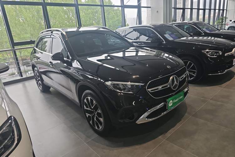 Used Mercedes-Benz GLC 2026 GLC 260 L 4MATIC Classic Edition Front Right 45 Deg