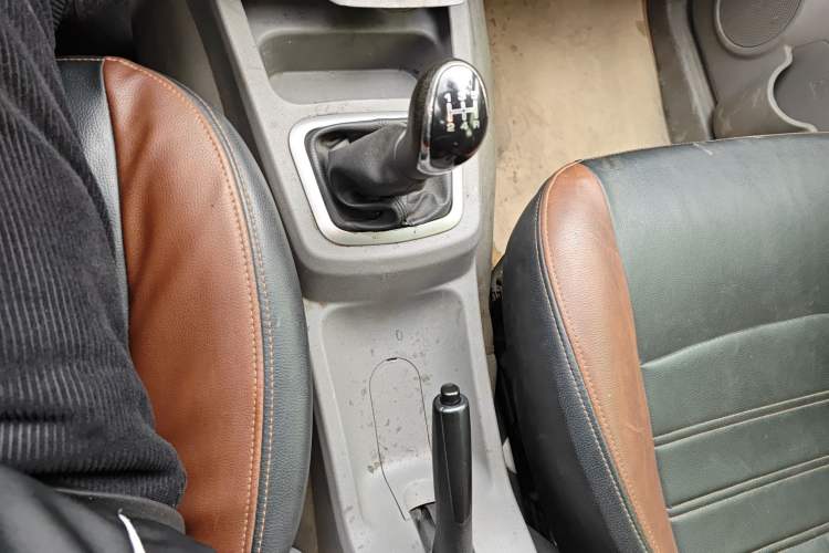 Used BAIC Weiwang M20 2014 1.5L practical type BJ415A Gear Lever