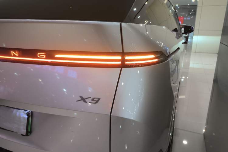 Used XPeng X9 2024 702 Ultra-Long Range Max
