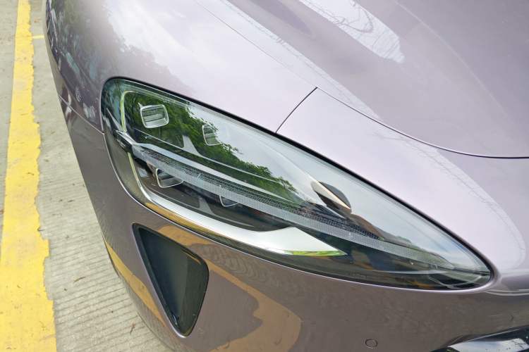 Used Xiaomi Auto SU7 2024 Four-Wheel Drive Ultra-Long Range Advanced Intelligent Driving Max Edition Right Front Headlight