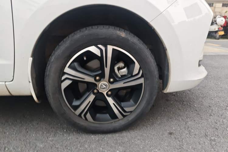 Used CHANGAN Benni E-Star 2022 Qingxin Edition Colorful Model Lithium Iron Phosphate Right Front Wheel Hub