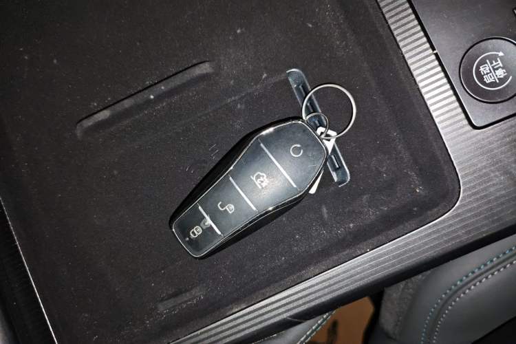 Used BYD Song L DM-i 2025 Intelligent Driving Version 160 km Beyond-Range Type Vehicle Key