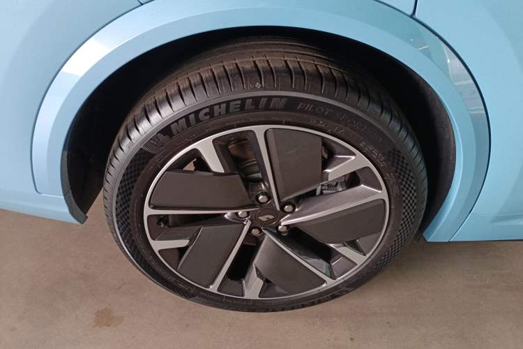 Used Li Auto L8 2025 Ultra Smart Refreshed Edition Right Rear Wheel Hub